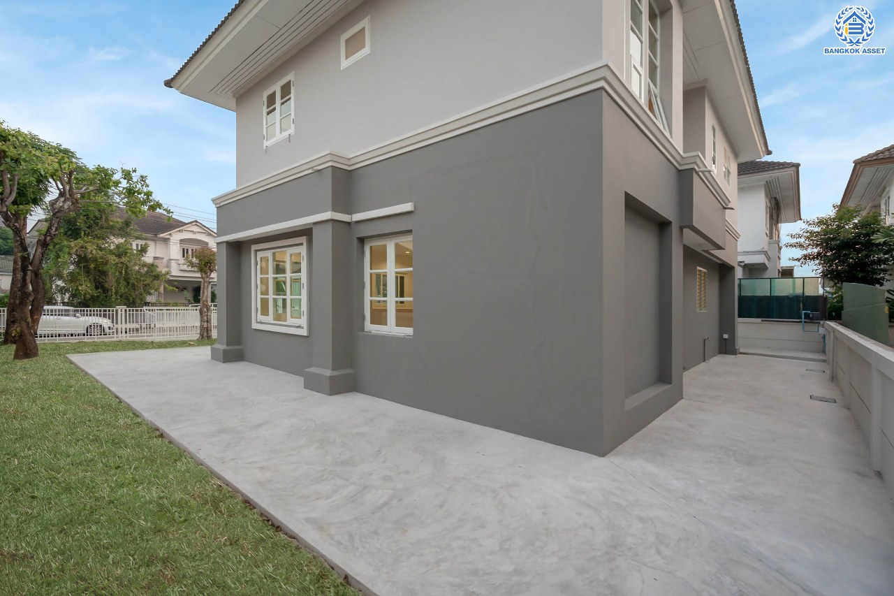 บ้านมือสองตกแต่งใหม่ โครงการ ราชพฤกษ์ บางบอน4 ตกแต่งหรูหรา เนื้อที่ 100.5 ตร.ว. ฟังก์ชัน 3 ห้องนอน 3 ห้องน้ำ จอดรถได้ 2 คัน พื้นที่ใช้สอย 343.94 ตร.ม. บนทำเลศักยภาพ เชื่อมต่อหลายเส้นทาง ใกล้เดอะมอลล์บางแค จุดขึ้นทางด่วน "พระราม2" และรถไฟฟ้าสายสีน้ำเงิน "สถานีหลักสอง"